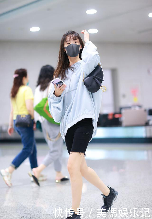 气质 今年卫衣该咋选?雾霾蓝薄荷绿各有特色,搭配好太时髦