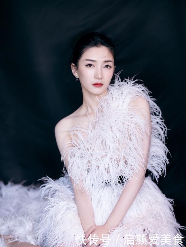 发型师透漏：女生这4种发型留久了，发际线会很快上移，赶紧换了