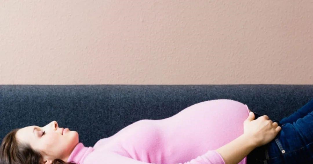 姿势|孕期睡姿不正确会伤害胎儿,孕妈要及时纠正,别图一时舒服坑了娃