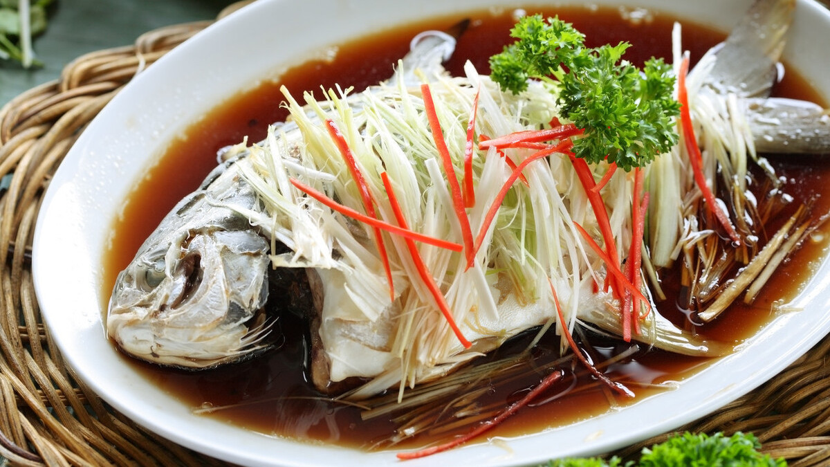 味道|清蒸鱼时，不要放食盐和料酒，教你正确的方法，鱼肉鲜香又滑又嫩