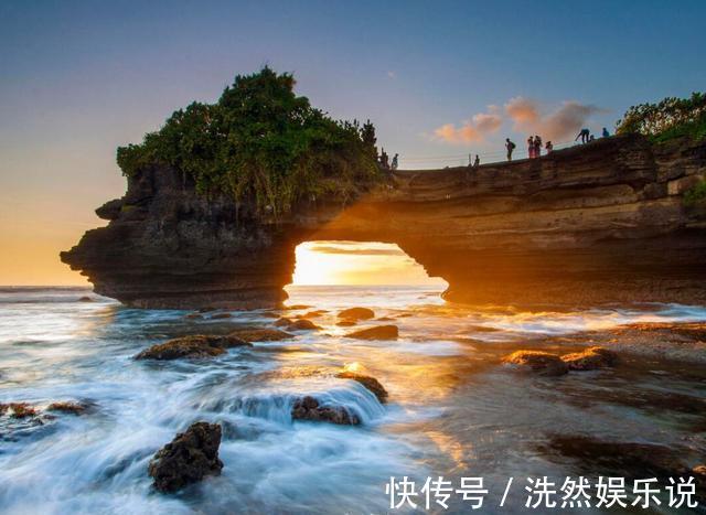 陆地|巴厘岛最神秘寺庙，涨潮成岛屿退潮变陆地，每天有上万人前来朝拜