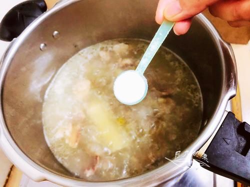 家人|降温了,这样煮一锅给家人吃,汤鲜味美营养高,越吃越香还不上火