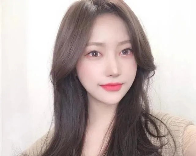 鹅蛋脸 每种脸型都有适合的发型,方脸不适合黑长直,长脸留卷发超好看