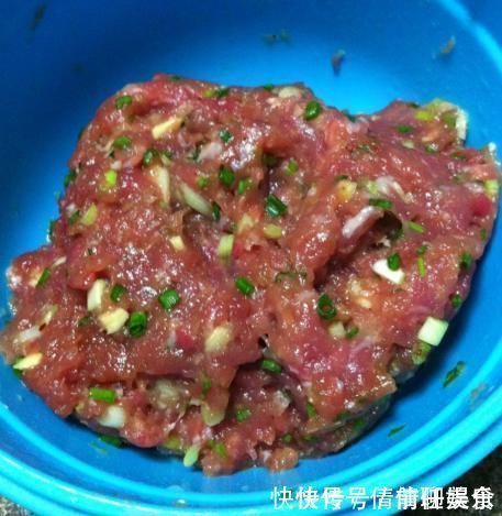 调包子馅，“水”和“油”的顺序不能反，很多人做错，难怪不好吃