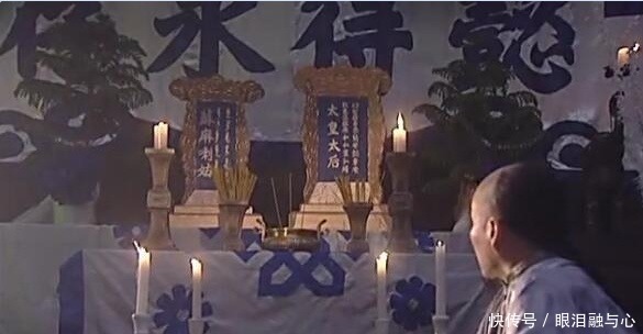 赶走|康熙回宫见到孝庄和苏麻喇姑的灵堂，为何赶走所有人，自己嗑瓜子
