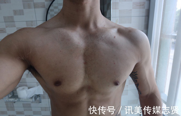 人鱼|肌肉小哥被迫营业,胸肌发达,人鱼线漂亮,太好看了!