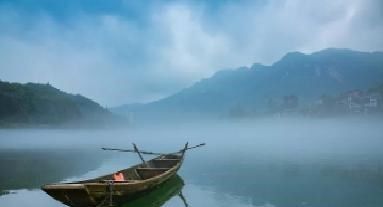 钱唐$白居易在船上睡懒觉,一首七律结构严谨,最后7字更道出心曲