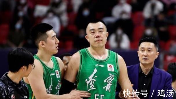 cb相比李春江和马布里的冲动,杜锋和杨鸣的这番举动真的需要点赞