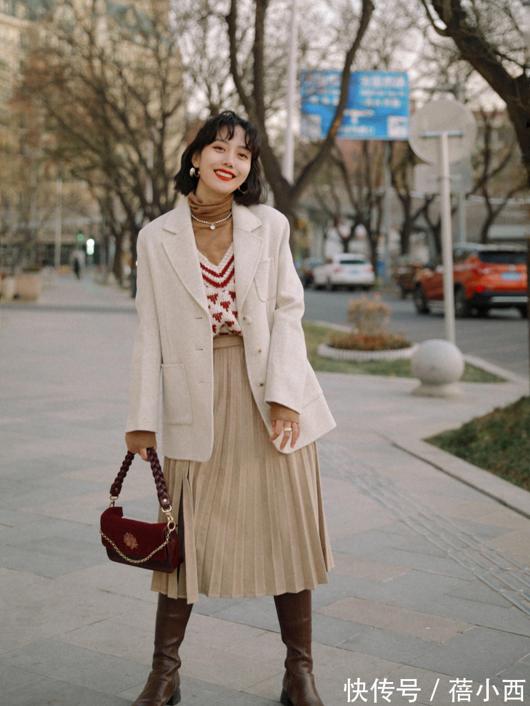 大衣 “短大衣”是时髦女生的冬日必备,配半身裙、裤子优雅时髦又高级