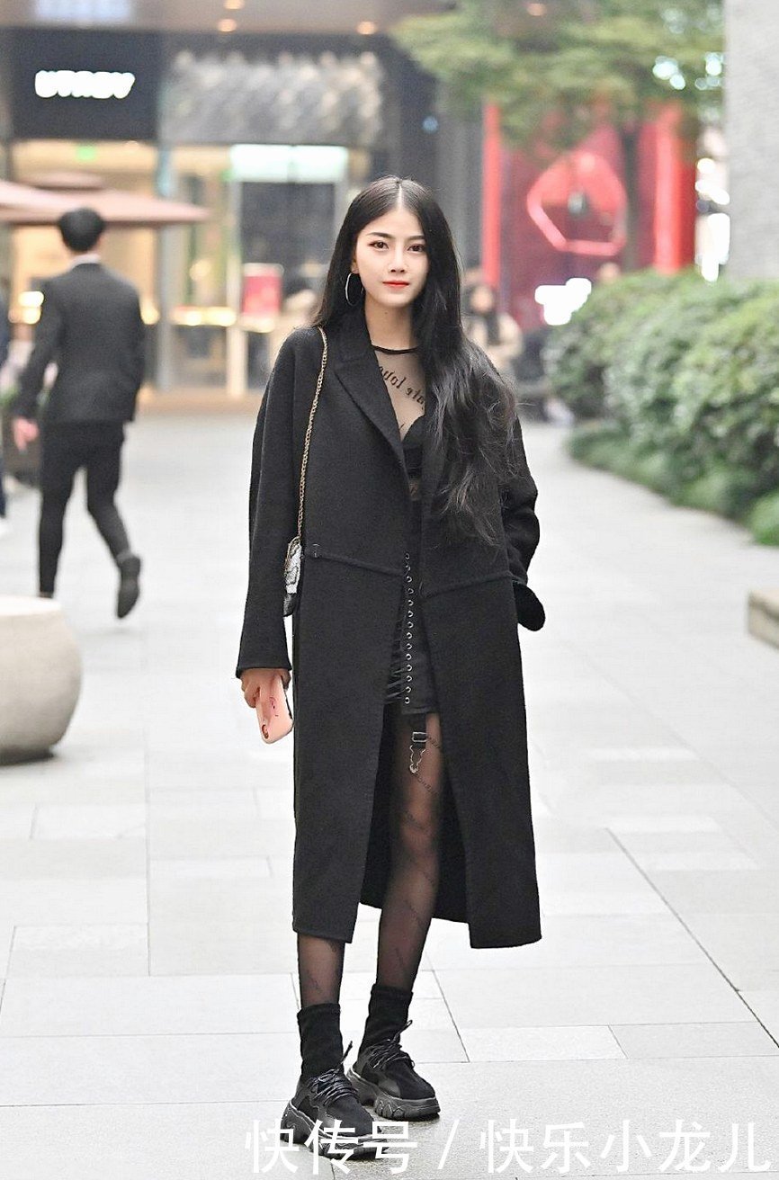 不过时的黑色大衣有多好穿?看了你就知道,给你冬日的法式优雅