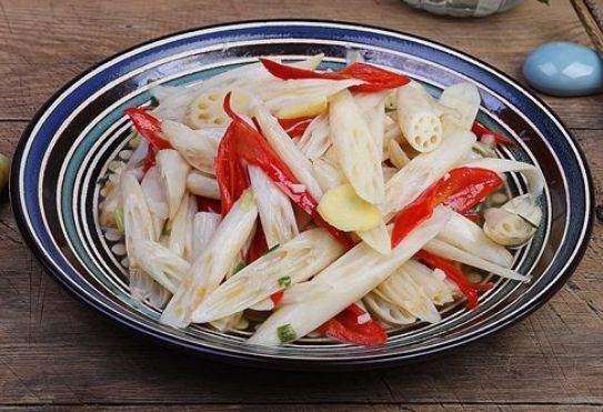 健康|穷人的“阿胶”找到了，每天炒一盘，排出毒素，肌肤水嫩年轻