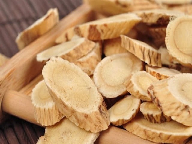 茯苓|黄芪是个宝，若学会正确搭配，每天泡水喝，或许会将疾病拒之门外