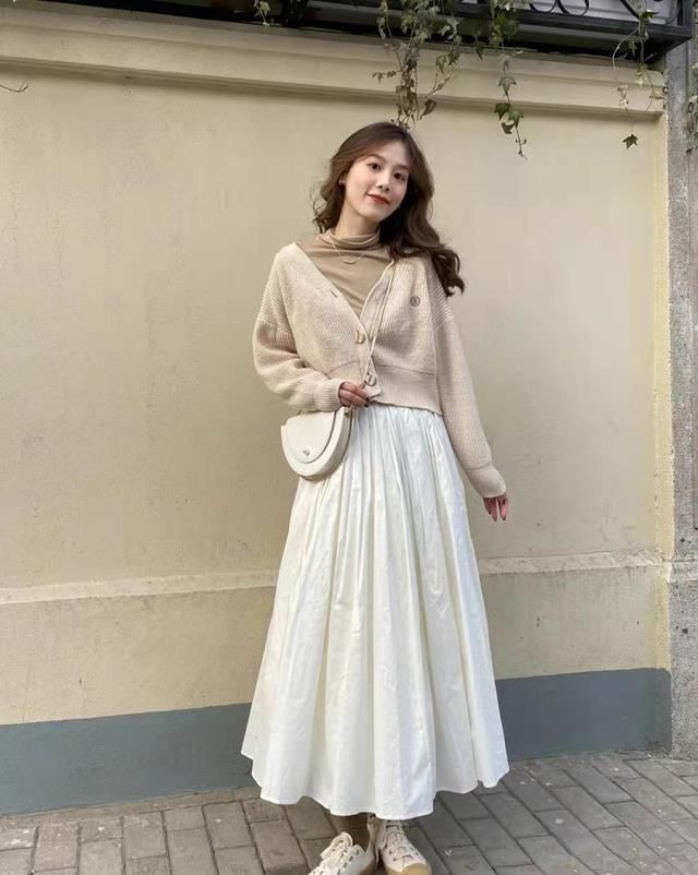 被“黑白配”穿搭圈粉了,学会这些搭配小心机,轻松展现高级时尚