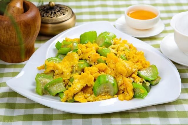 炒鸡蛋|三伏天，此菜正当时，富含膳食纤维，炒鸡蛋5分钟出锅，嫩香好吃