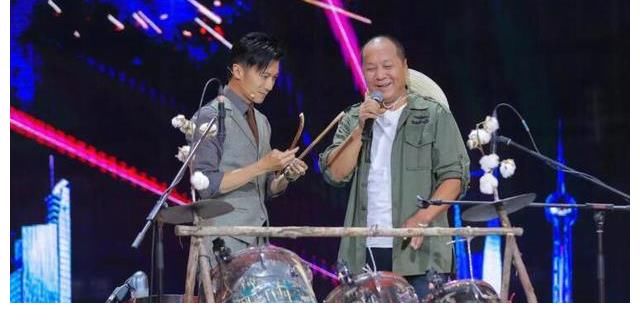 劉德華問謝霆鋒參加《點(diǎn)贊達(dá)人秀》出場(chǎng)費(fèi)多少錢霆鋒回復(fù)顯情商