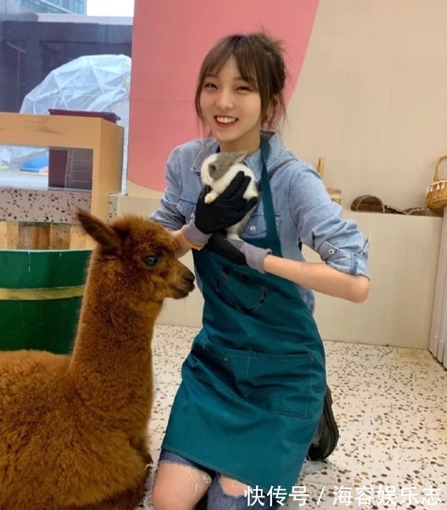 穿搭|她曾因胖被嘲全团最丑,一年后暴瘦出漫画腿,竟还没羊驼的腿粗