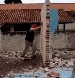 |搞笑GIF趣图:当你和男友聊天突然生气的时候!