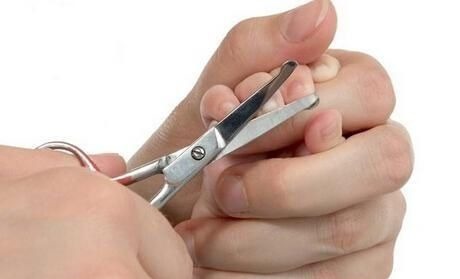 孩子|喜欢“啃指甲”的孩子,长大后会变成啥样医生逃不过两个结局