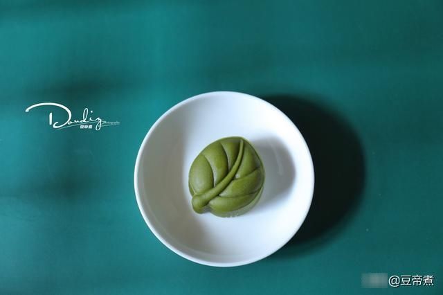 抹茶|中秋节给亲戚朋友做的小清新月饼，造型好看味道清香怎么吃也不腻