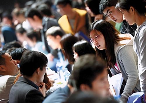 同学|大学生颜值再高，辅导员“看不上”，在大学里面也“不吃香”