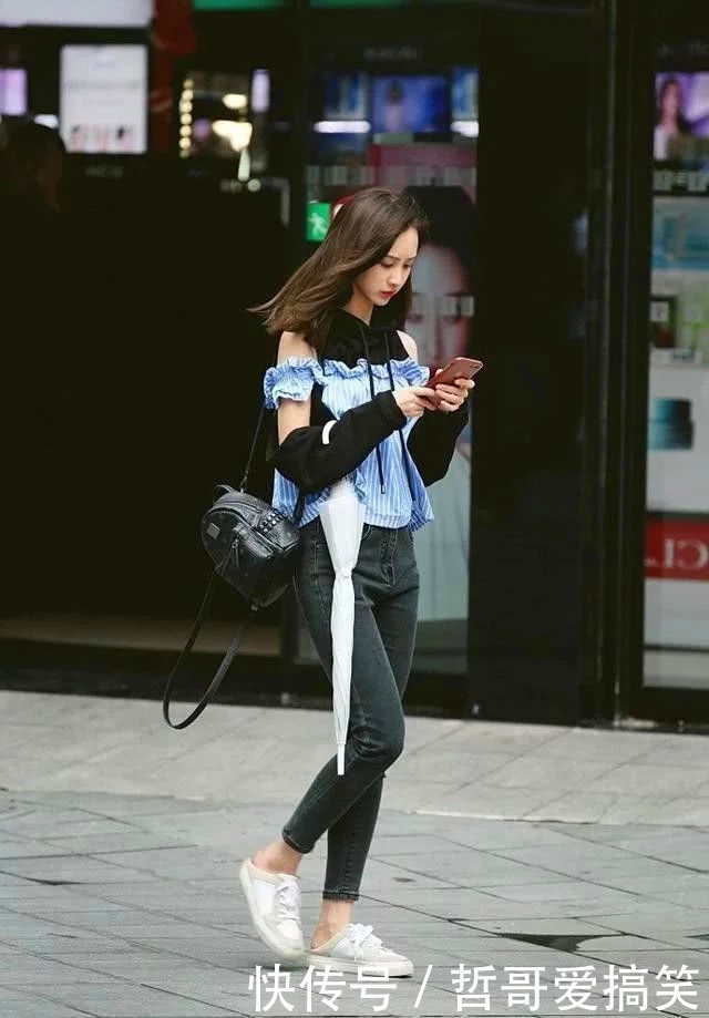 美女:淡雅脱俗纯洁的妹子,身姿丰腴颜值和穿搭不多见!