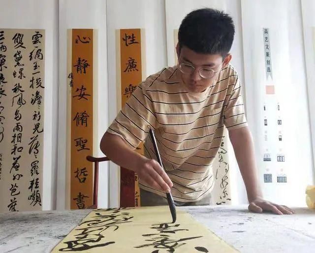 学生|不满20岁的学生,凭啥书法能入国展?凭实力!