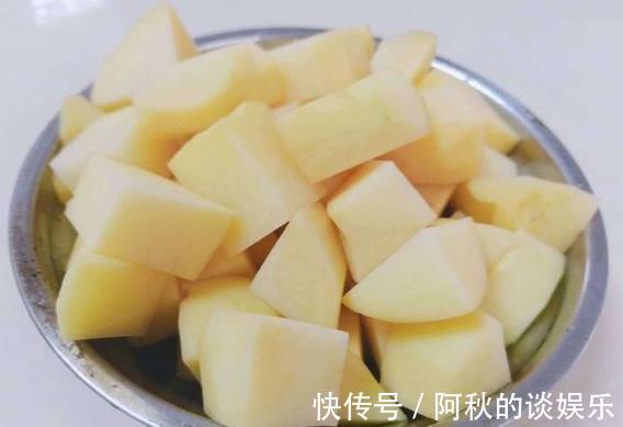 它跟土豆是绝配，鲜香美味又下饭，6分钟就出锅，天天吃不腻！