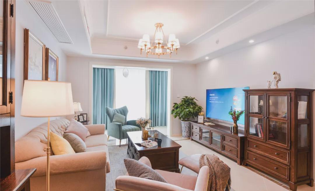 齐家云云|142平美式四居室,户型方正,色调浪漫又温馨,以后有房也这样装