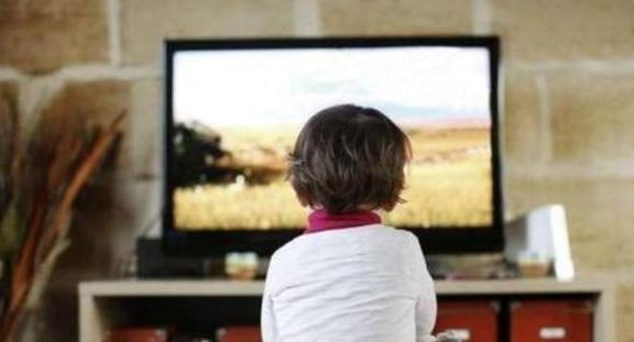 看电视|3岁以下宝宝到底能不能看电视?美国儿科学会给出建议,值得收藏