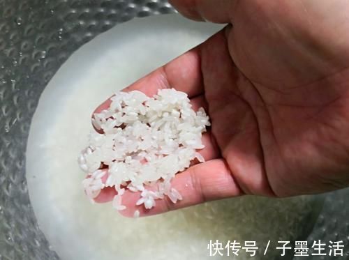 晓峰|焖米饭：不要直接下锅焖！牢记2诀窍3步骤，米饭粒粒分明还香软