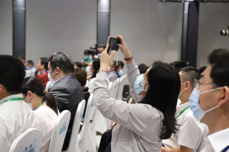 腾讯集|腾讯集团高级副总裁郭凯天：未成年人网络保护既要筑实“篱笆”也要输送养分