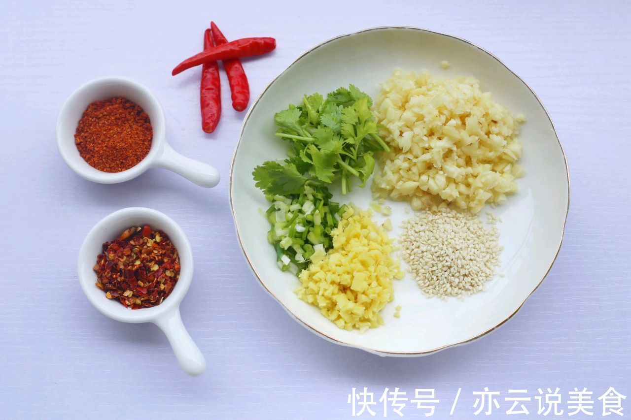 自制辣椒酱,拌凉菜通用,做法简单,鲜香可口,真实用