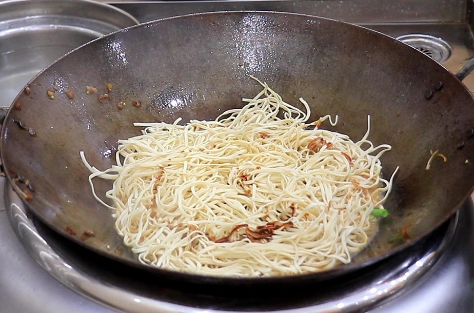 做焖面不要直接下锅焖，多加这一步，面条劲道又入味，一碗不够吃！