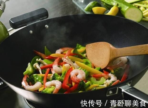 伤害|这5个容易伤害身体健康的炒菜坏习惯，看你中了几个？