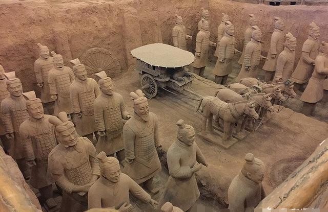 青铜器|秦始皇陵开挖,将军像压着一把剑搬开雕像,瞬间弹直,剑现在在哪