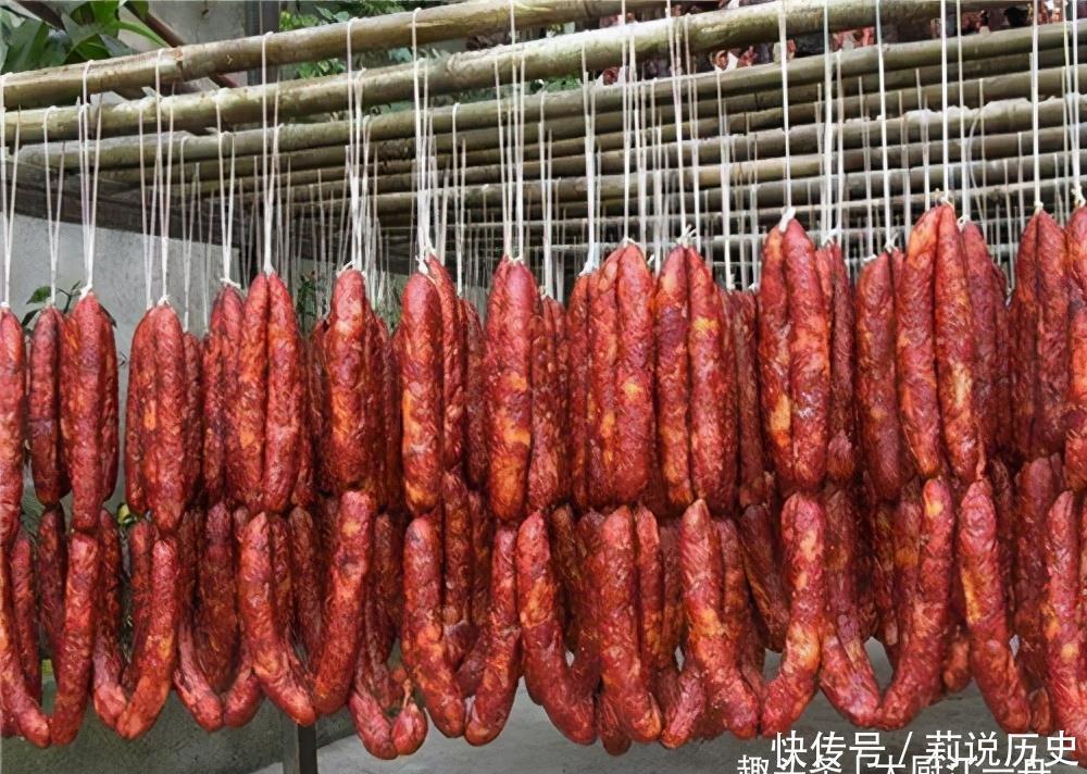 接下来|天冷啦,大厨教你在家做手工灌肠,口感甜辣,学会不怕冬天没菜吃