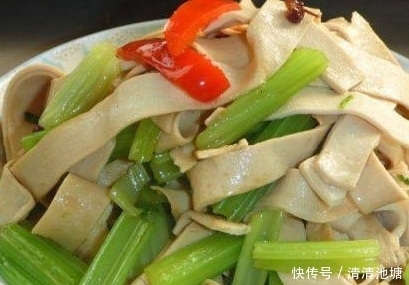 芹菜加它一起炒,比肉還香,營(yíng)養(yǎng)健康,常食氣血足了,色斑淡了!