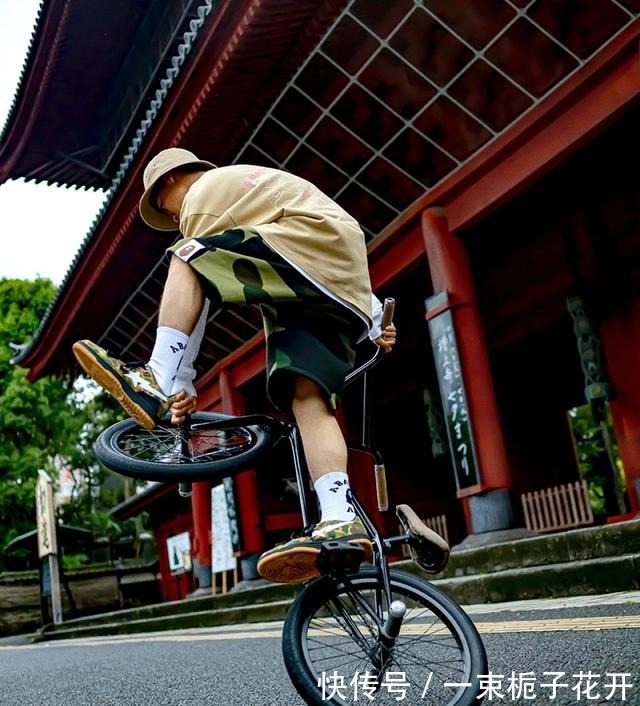 蓝莓松饼 一款比一款帅!BAPE STA新鞋型今早刚刚登场