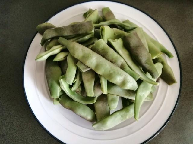 豆角丝|此菜2块钱1斤，孩子吃补钙健脑，保护视力，简单一炒，百吃不厌