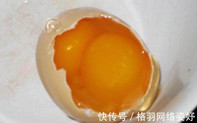 双黄|男友在超市买了两斤鸡蛋,一个个敲开后,感觉赚大了!
