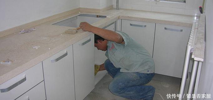 人家里|越来越多人家里这样安装橱柜,不得不感叹聪明,后悔我家装错了
