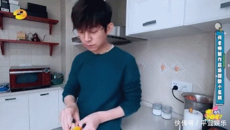 明星疫期居家全变厨师,何炅这菜我学不会,华晨宇这菜我吃不饱