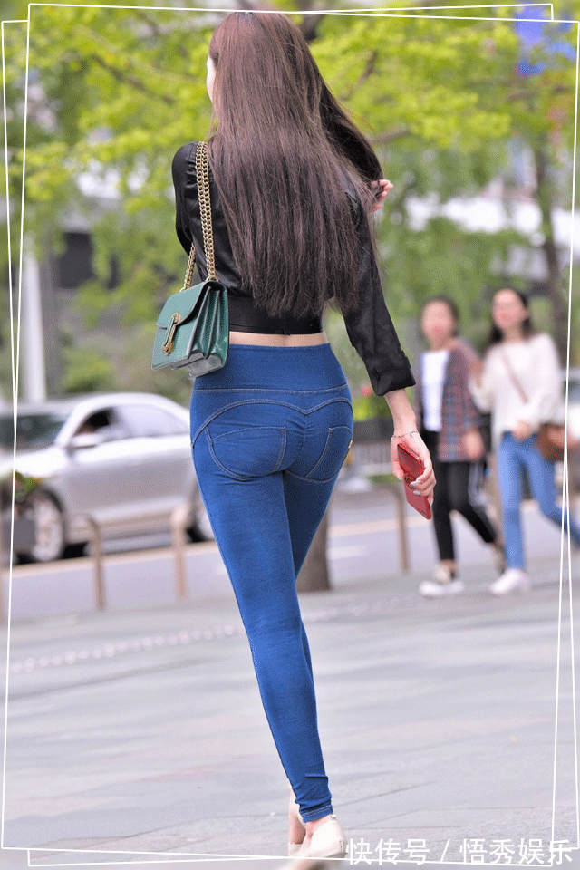 女神 穿牛仔裤的女神,不仅看上去青春活力,营造出优美的体形曲线