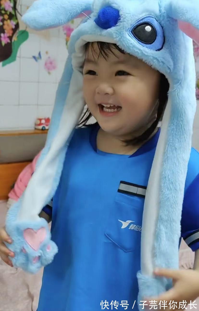 爸爸回来|6个月跟着爸爸送外卖,笑脸治愈无数人,菲儿宝宝如今过得怎样?