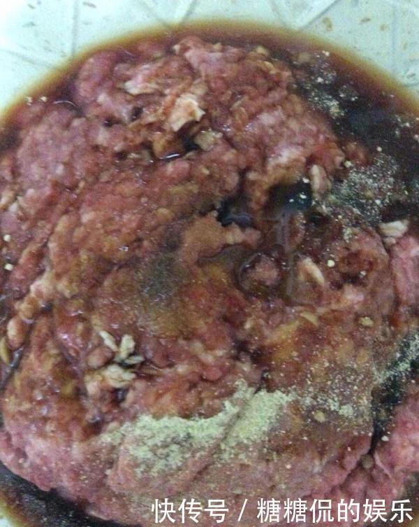 就可以|做羊肉饺子,别放太多调料!这4样就够了!肉馅嫩滑好吃无膻味