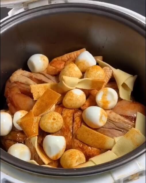 教你用|20年老厨师教你用电饭煲焖鸡,全程不用放一滴水,孩子们都爱吃!