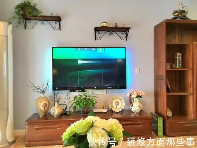 现代风|106平现代风三居室,横木吊顶的走廊将休闲的乡村风味带到室内