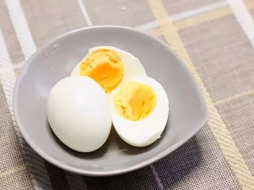 水煮蛋|早餐吃水煮蛋，坚持一个月，身体有哪些变化，听听医生怎么说