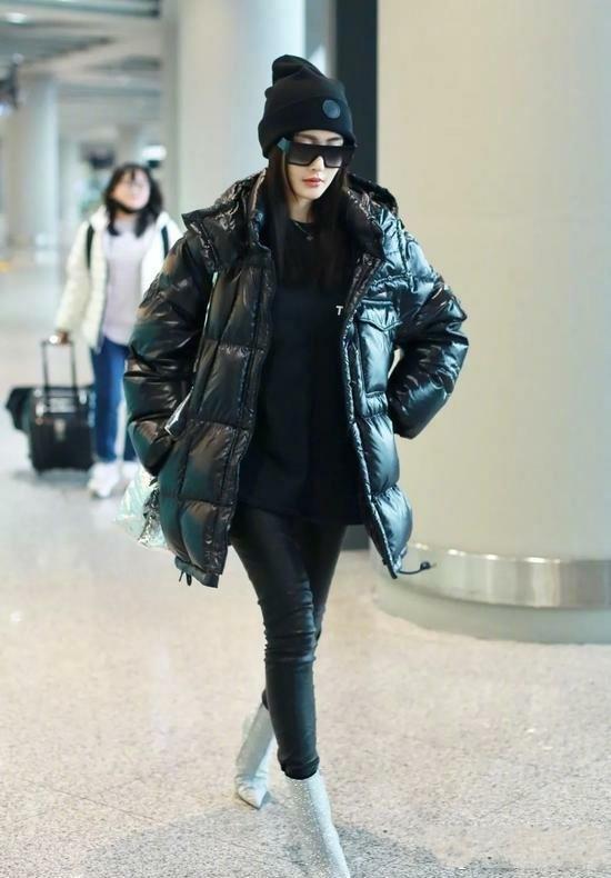 明星 穿羽绒服时尽量别配打底裤,瞧瞧明星这样来穿,时髦保暖上档次