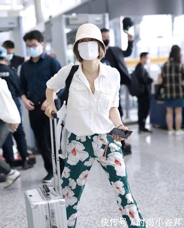 衬衫 马伊琍把“上浅下深”带火了，奶茶色衬衫配烟管裤，温柔又高级